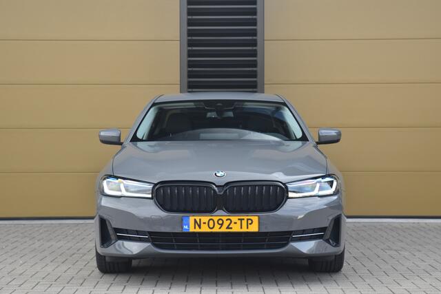 BMW 5-SERIE 520i Business Edition Plus * Comfort stoelen * Laser * Leder * Live cockpit * Grootlicht assistent *