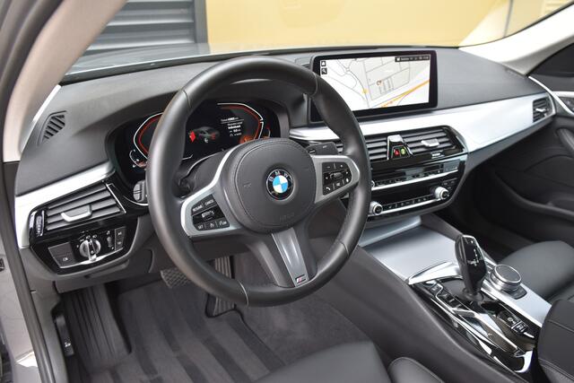 BMW 5-SERIE 520i Business Edition Plus * Comfort stoelen * Laser * Leder * Live cockpit * Grootlicht assistent *