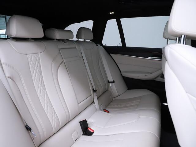 BMW 5-SERIE Touring 520i High Executive | Pano | Leder | 04-2021 86.473 KM