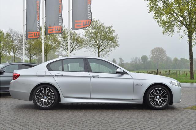BMW 5-SERIE 520i M Sport Edition Comfortstoelen 2X Memory Camera Vol Leer dealer onderhouden NL Auto!