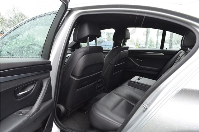 BMW 5-SERIE 520i M Sport Edition Comfortstoelen 2X Memory Camera Vol Leer dealer onderhouden NL Auto!