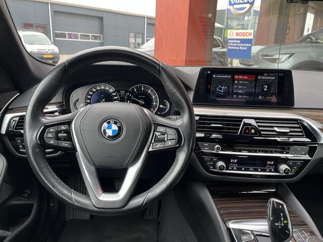 BMW 5-SERIE Touring 540i xDrive High Executive | Memory | Navi | Camera | Leer