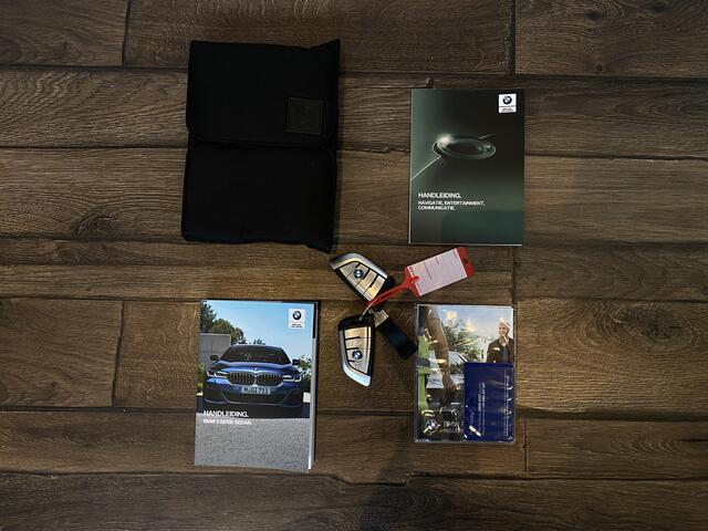BMW 5-SERIE 520i Business Edition Plus M pakket, Pano, 19inch Sfeerverlichting