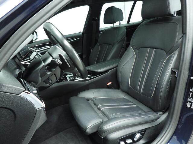 BMW 5-SERIE Touring 520i | LED | Leder | HUD | Schuifdak | Comfortzetels | stoelverwarming | Chrome line | DAB | Hifi speakers | Alu 18 inch