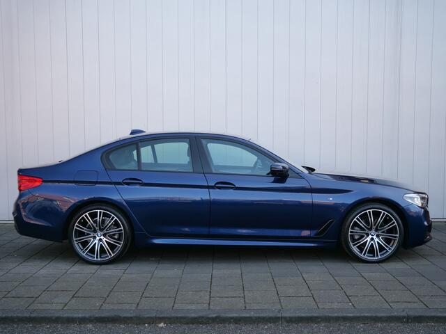 BMW 5-SERIE 520i 184pk High Executive Edition Automaat M-Pakket Memory-stoelen / 360 Camera / 20 Inch