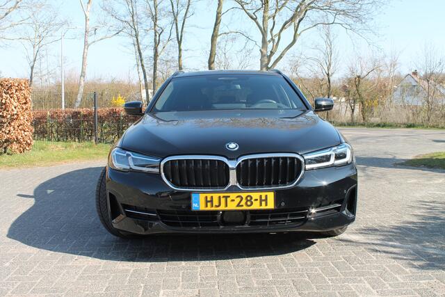 BMW 5-SERIE Touring 530e xDrive Business Edition Plus Laser/Harman-Kardon/Leder/Cam