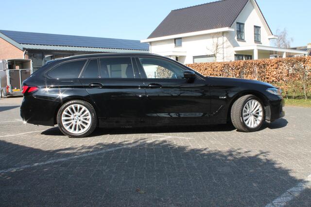BMW 5-SERIE Touring 530e xDrive Business Edition Plus Laser/Harman-Kardon/Leder/Cam