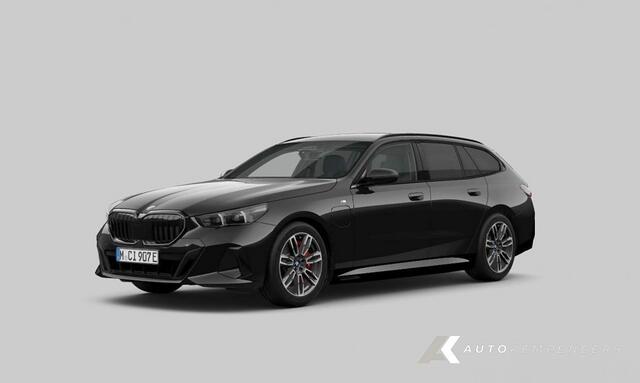 BMW 5-SERIE 530e xDrive M Sport Pro | Shadow | Harman/Kardon | Trekhaak | Iconic Glow | Driving Ass. | Adap. led | 19' Inch |