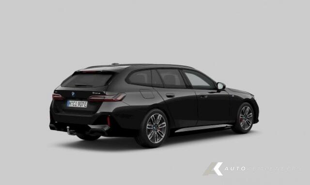 BMW 5-SERIE 530e xDrive M Sport Pro | Shadow | Harman/Kardon | Trekhaak | Iconic Glow | Driving Ass. | Adap. led | 19' Inch |