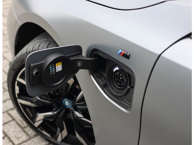 BMW 5-SERIE Touring 530e xDrive *M Performance*B&W*HUD*Trekhaak*Pano*
