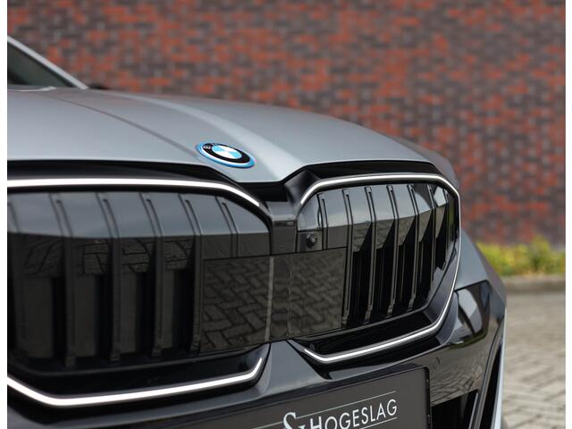 BMW 5-SERIE Touring 530e xDrive *M Performance*B&W*HUD*Trekhaak*Pano*