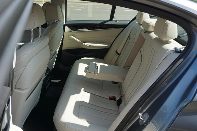 BMW 5-SERIE 530i High Executive | comfort stoelen | ACC | 360