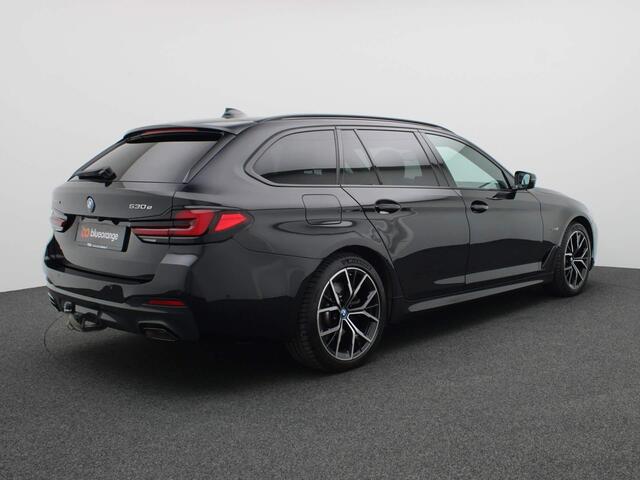 BMW 5-SERIE Touring 530e xDrive M-Sport 292PK AUT8 Keyless, Surround Camera, Head-Up Display, Hifi, Panoramadak, Trekhaak, 19" LM Velgen