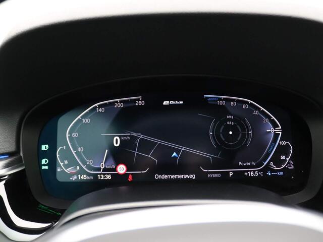 BMW 5-SERIE Touring 530e xDrive M-Sport 292PK AUT8 Keyless, Surround Camera, Head-Up Display, Hifi, Panoramadak, Trekhaak, 19" LM Velgen