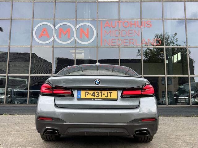BMW 5-SERIE 520i M-pakket Full Options!! Cruisectr,Climatectr,Navigatie,Schuif/kanteldak,Leder,PDCv/a,LMV19"