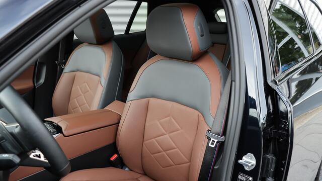 BMW 5-SERIE Touring 530e xDrive Touring M Sport Pro | Bowers & Wilkins | Stoelventilatie | Adaptief onderstel Professional | Trekhaak | Panoramadak