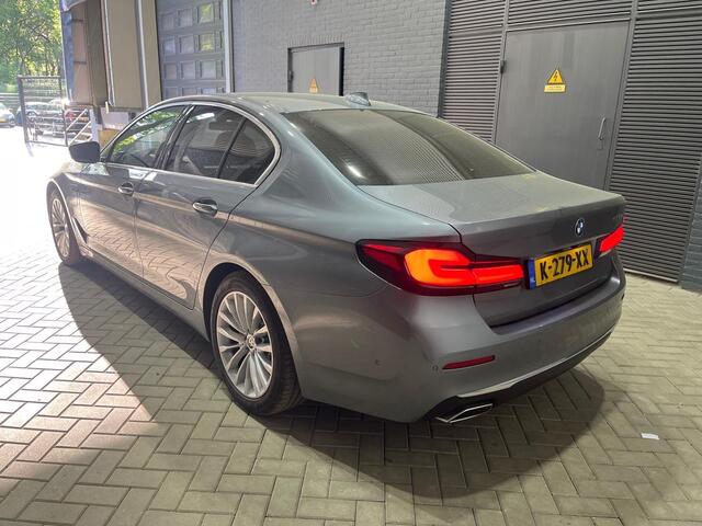 BMW 5-SERIE 520e Business Edition Plus | Panoramadak | Leder | Stoelverwarming | Camera | PDC V+A