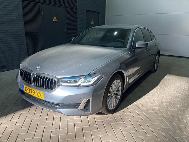 BMW 5-SERIE 520e Business Edition Plus | Panoramadak | Leder | Stoelverwarming | Camera | PDC V+A