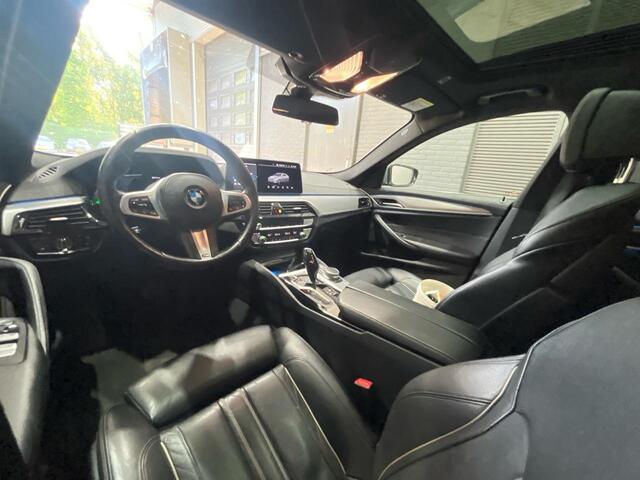 BMW 5-SERIE 520e Business Edition Plus | Panoramadak | Leder | Stoelverwarming | Camera | PDC V+A