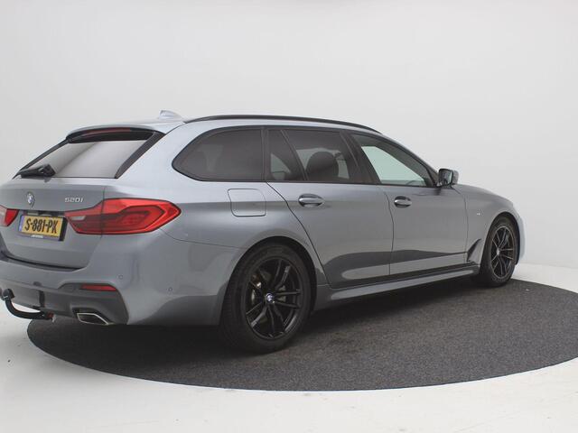 BMW 5-SERIE Touring 520i High Executive / Automatische Achterklep / Trekhaak / Elektrisch bestuurdersstoel met geheugen functie / LMV / Navigatie / Cruise Control / Complete Historie aanwezig / Privacy Glass /