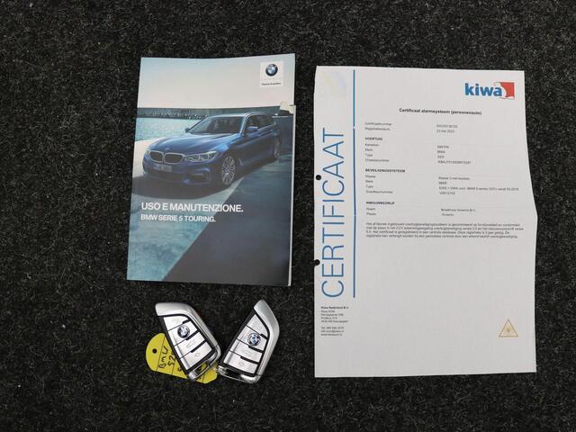 BMW 5-SERIE Touring 520i High Executive / Automatische Achterklep / Trekhaak / Elektrisch bestuurdersstoel met geheugen functie / LMV / Navigatie / Cruise Control / Complete Historie aanwezig / Privacy Glass /