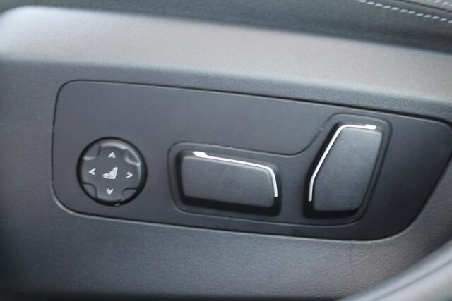 BMW 5-SERIE Touring 530e xDrive M Sport Automaat / Panoramadak / Trekhaak / Parking Assistant Professional / Adaptieve LED / Stoelventilatie / Comfort Access