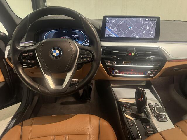BMW 5-SERIE Touring 520e Business Edition Aut. | leder | navi | trekhaak | sfeerverlichting |