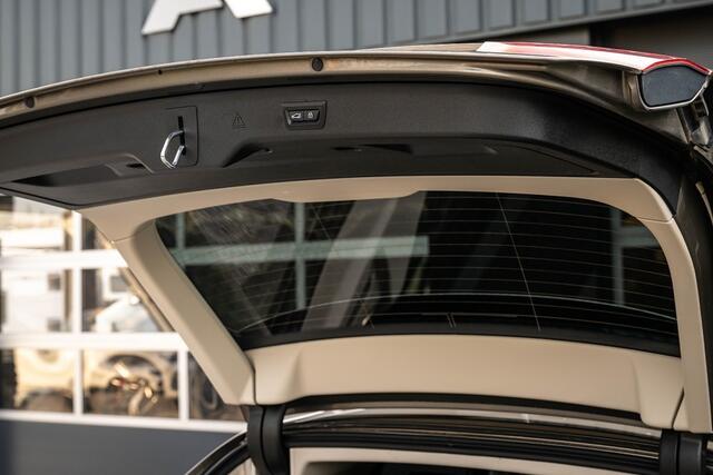 BMW 5-SERIE 530 530i xDrive High Executive | Panorama | Leder | Apple CarPlay | HIFI | Trekhaak | Adapt. Led |