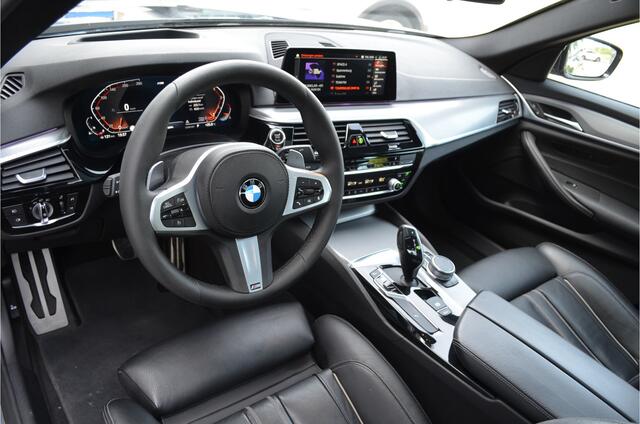BMW 5-SERIE 520i M Pakket Opendak | Head-up display | Comfortstoelen | Live cockpit pro