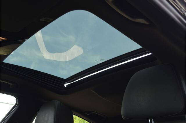 BMW 5-SERIE 520i M Pakket Opendak | Head-up display | Comfortstoelen | Live cockpit pro