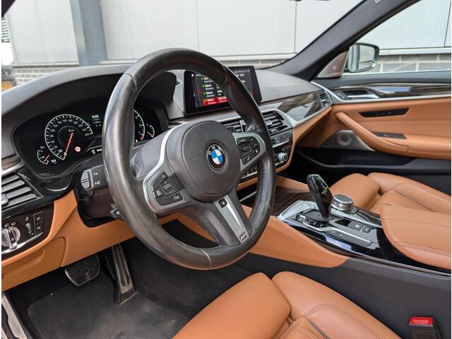 BMW 5-SERIE Touring 520i High Executive | M-pakket | Panorama | Trekhaak