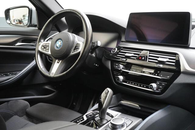 BMW 5-SERIE Touring 530e Business Edition Plus | Trekhaak | Sportstoelen | Navigatie | Achteruitrijcamera