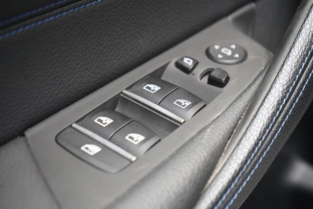 BMW 5-SERIE Touring 530e Business Edition Plus | Trekhaak | Sportstoelen | Navigatie | Achteruitrijcamera