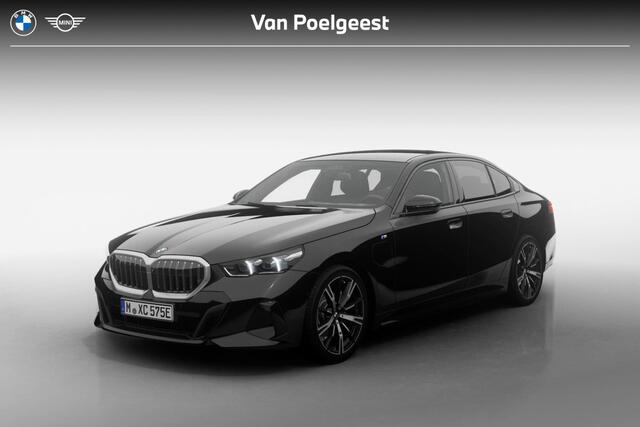 BMW 5-SERIE Sedan 530e M Sport Edition | Innovation Pack | Travel Pack | Comfort Pack | Trekhaak