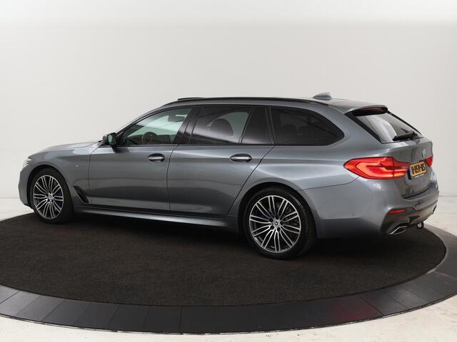BMW 5-SERIE 540d xDrive M Sport | Panoramadak | Head-Up | Adaptive cruise | Carplay | Alcantara | Harman/Kardon | Stoelverwarming | Trekhaak | Sfeerverlichting