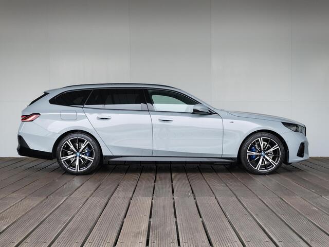 BMW 5-SERIE Touring 530e | M Sportpakket Pro | Innovation Pack | Verwarmd Stuurwiel | Comfort Access | Panoramadak | Harman-Kardon | Trekhaak