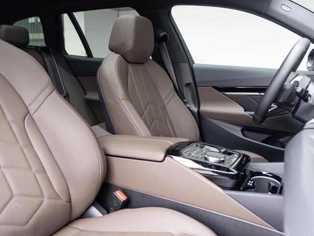 BMW 5-SERIE Touring 530e | M Sportpakket Pro | Innovation Pack | Verwarmd Stuurwiel | Comfort Access | Panoramadak | Harman-Kardon | Trekhaak