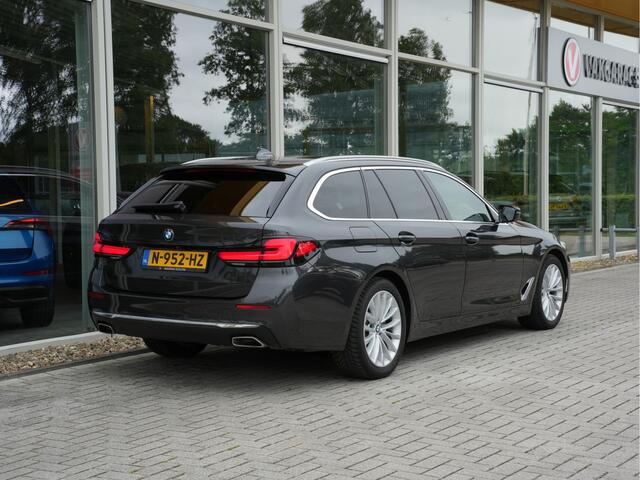 BMW 5-SERIE Touring 520i Business Edition Plus | Laserlicht | DAB | Comfortstoelen | Camera
