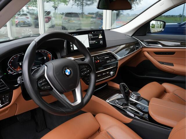 BMW 5-SERIE Touring 520i Business Edition Plus | Laserlicht | DAB | Comfortstoelen | Camera