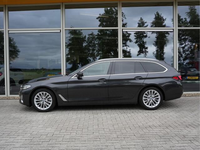 BMW 5-SERIE Touring 520i Business Edition Plus | Laserlicht | DAB | Comfortstoelen | Camera