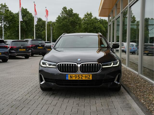BMW 5-SERIE Touring 520i Business Edition Plus | Laserlicht | DAB | Comfortstoelen | Camera