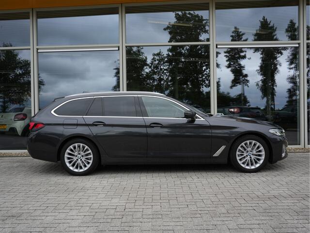 BMW 5-SERIE Touring 520i Business Edition Plus | Laserlicht | DAB | Comfortstoelen | Camera