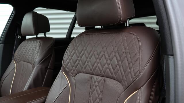 BMW 5-SERIE Touring M550d xDrive High Executive | Stoelventilatie | Harman/Kardon | M Onderstel Professional | Standkachel | Head-up | Trekhaak