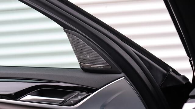 BMW 5-SERIE Touring M550d xDrive High Executive | Stoelventilatie | Harman/Kardon | M Onderstel Professional | Standkachel | Head-up | Trekhaak