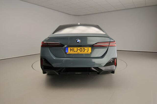 BMW 5-SERIE Sedan 540d xDrive M-Sportpakket Pro / Trekhaak / Panoramadak / Comfortstoelen / Bower & Wilkins /