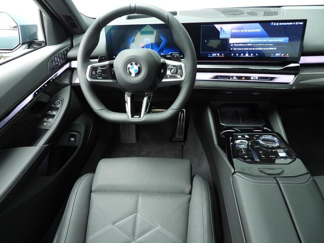 BMW 5-SERIE Sedan 540d xDrive M-Sportpakket Pro / Trekhaak / Panoramadak / Comfortstoelen / Bower & Wilkins /