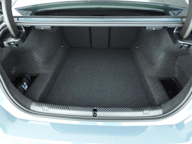 BMW 5-SERIE Sedan 540d xDrive M-Sportpakket Pro / Trekhaak / Panoramadak / Comfortstoelen / Bower & Wilkins /