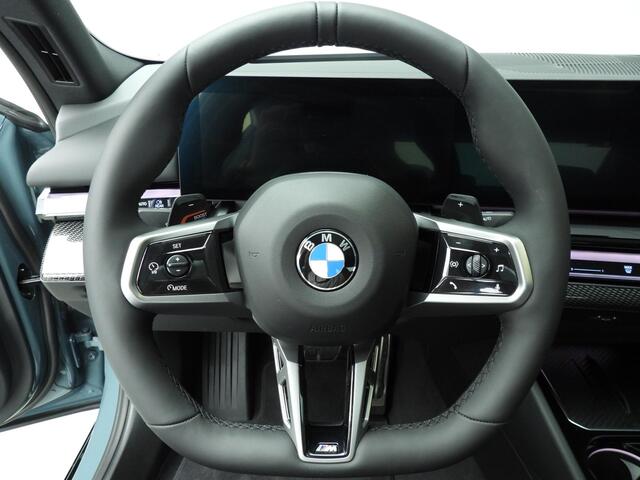 BMW 5-SERIE Sedan 540d xDrive M-Sportpakket Pro / Trekhaak / Panoramadak / Comfortstoelen / Bower & Wilkins /
