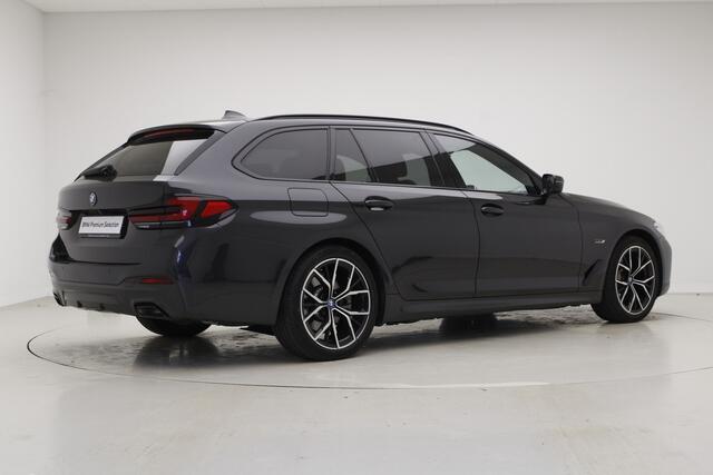 BMW 5-SERIE Touring 530e M-Sport | Panorama | 19" | Active Cruise Control | Head Up | Leder | Comfortzetels |