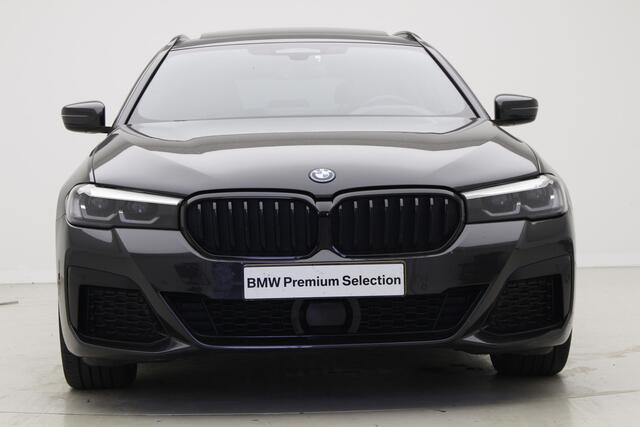 BMW 5-SERIE Touring 530e M-Sport | Panorama | 19" | Active Cruise Control | Head Up | Leder | Comfortzetels |